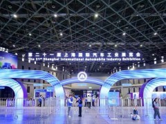 2025上海车展开幕，近千家企业参展，超百款首发新车亮相，规模再创新高